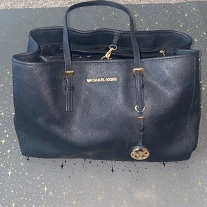 Michael Kors Purse and wallet ‼️PRICE IS FIRM‼️